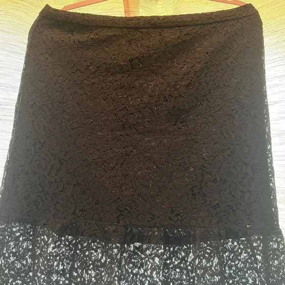 🛎️LAST CHANCE, 2/$10‼️🛎️Banana Republic lace skirt - Picture 3 of 6